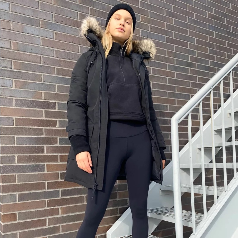 Aritzia Tna The Bancroft Black New Dawn Puff Cozy Winter Jacket Size S